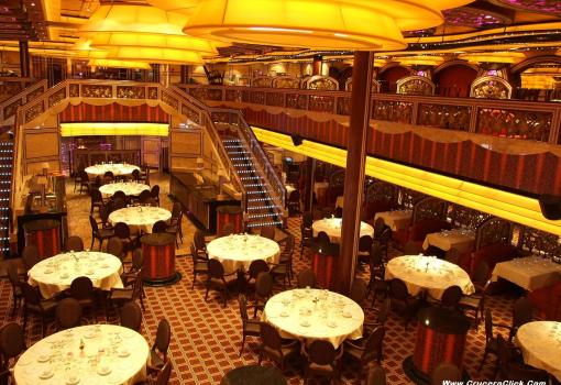 El Restaurante The Chic en la sección central del barco